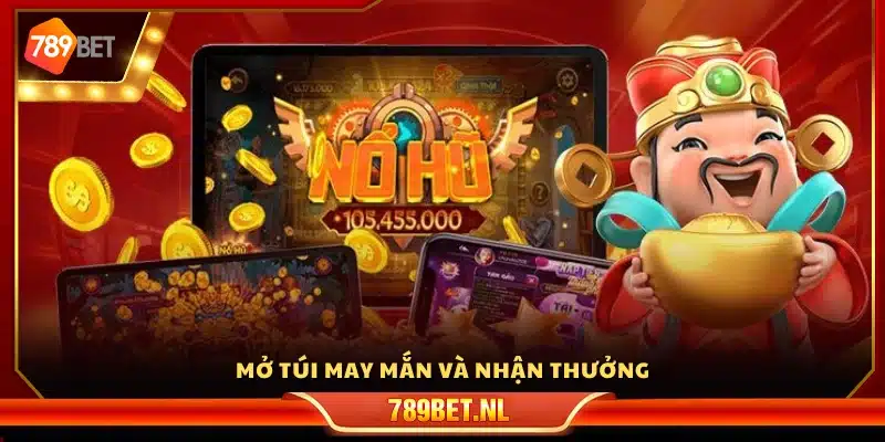 Khui bao lộc nhận quà